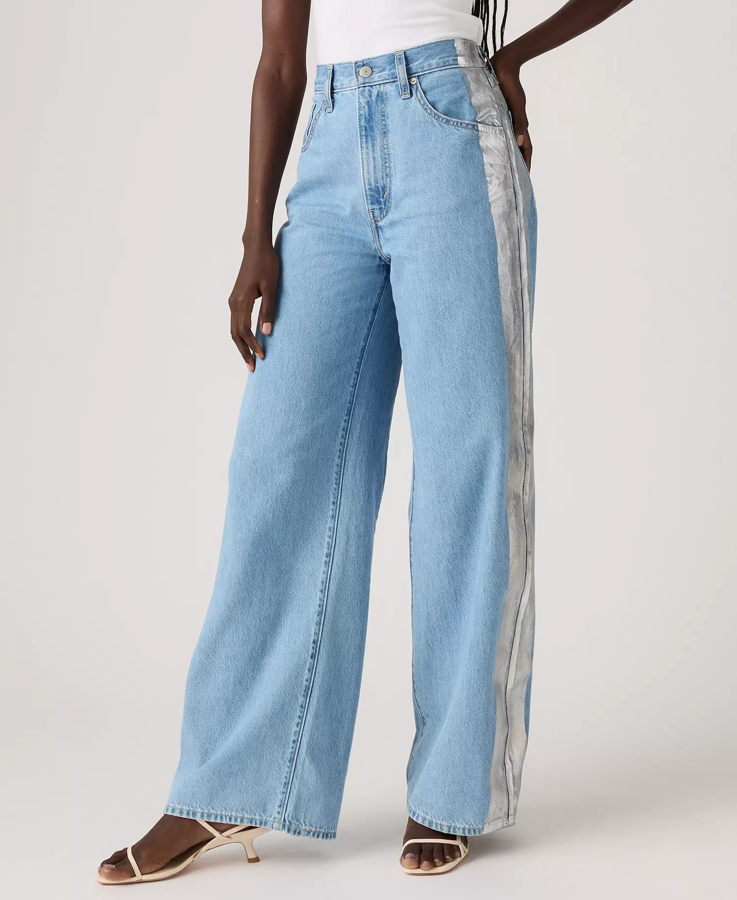 Macys #ad : Levi’s Women’s Cinch-Waist Lightweight Baggy Jeans for $31.73 (reg $80) + Free Shipping.